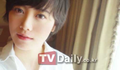 具惠善剪短发变身“花美男” 清秀容貌获赞叹