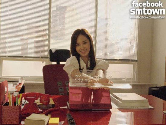 《时尚王》片场照曝光 少女时代yuri笑容甜美