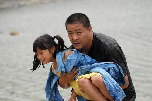 《不能没有娘》海滩取景 姜彤勇救落水儿童