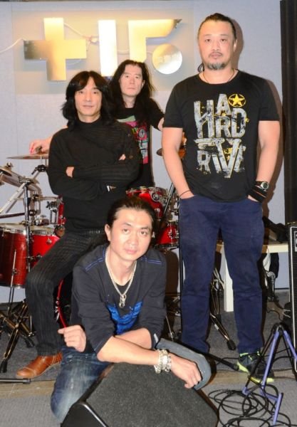 唐朝乐队北展将开个唱 丁武用摇滚叫女儿起床