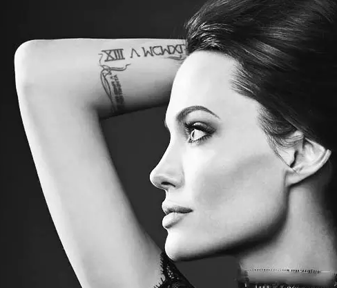 纹身吸毒SM还睡姑娘,安吉丽娜·朱莉的朋克范