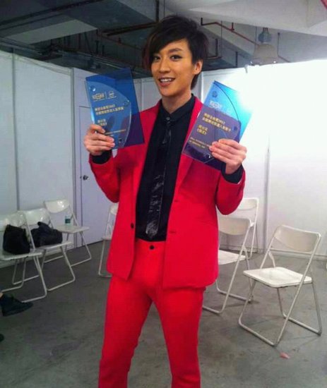 方大同华语金曲奖揽五大奖 黄小琥获最佳女歌手