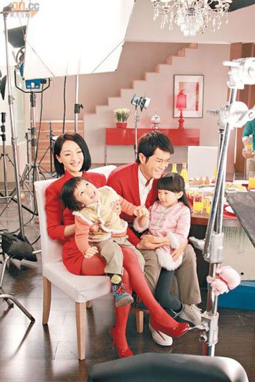 古天乐周迅扮演夫妇两个女儿陪伴温馨洋溢(图