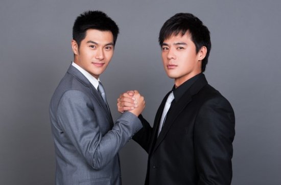 《爱情有点蓝》热播 沈泰窦智孔戏中打架戏外