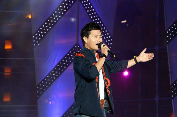 云飞携《北京的金山上》 唱响群星藏歌会