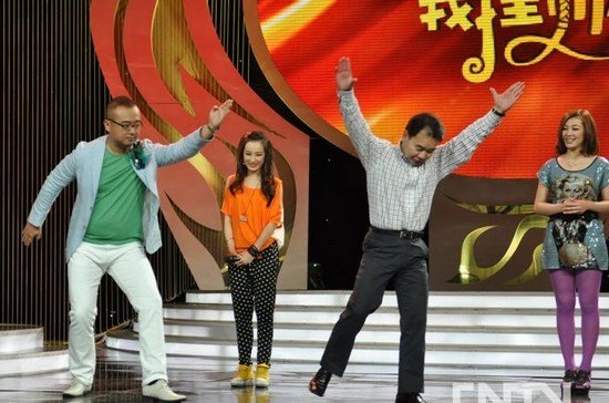 美女挑战《梨园闯关我挂帅》 张大民秀机械舞