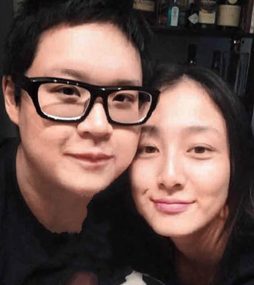 恬妞<em>女儿</em>被曝与女星交往 <em>母亲</em>疑默许两人<em>关系</em>