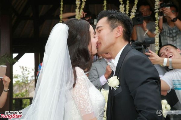 微视直播杨幂刘恺威大婚 8秒记录亲吻瞬间