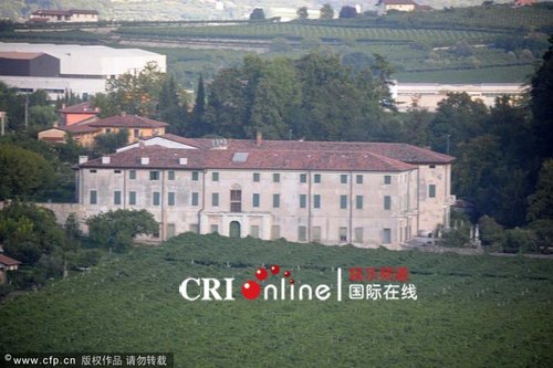 皮特朱莉意大利购置别墅 葡萄园马厩尽显奢华