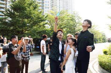 蓝港影业《雪姬》探班 宋威龙王以纶现场互吐槽