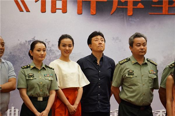 姜瑞佳亮相《相伴库里申科》首映 小红花担大戏