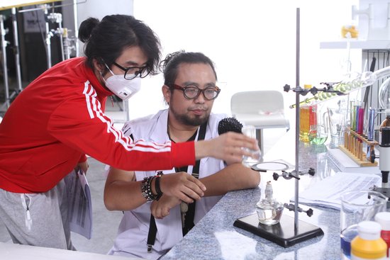 影帝刘循子墨执导新剧《暴力实验室》火爆上线