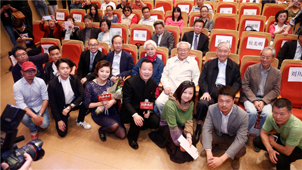 《旋风九日》首映 电影海报获各界大佬点赞