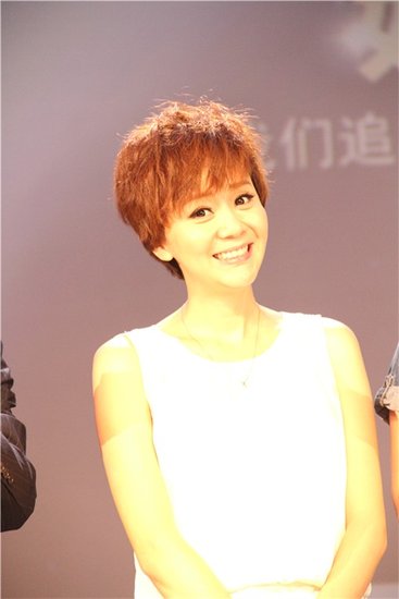 王一楠主持演戏两不误 新节目《我爱我的祖国》