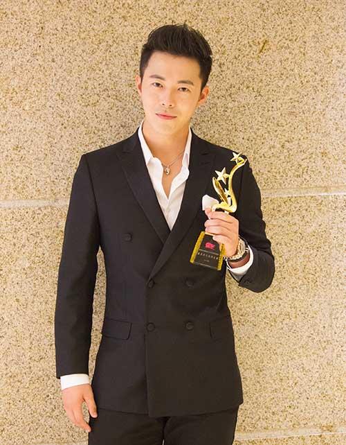 张子文最具影响力盛典获奖  感谢粉丝一路相伴