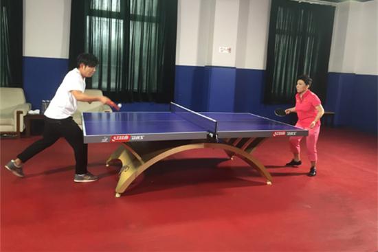 高晓攀《跨界喜剧王》变球霸 4D乒乓硬刚邓亚萍