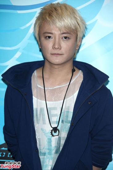 F.I.R阿沁承认恋F奶女星：宅男也有恋爱的权利