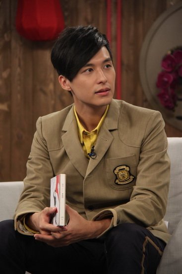 严爵做客即兴表演B-BOX 女友要懂我的冷幽默_娱乐_腾讯网