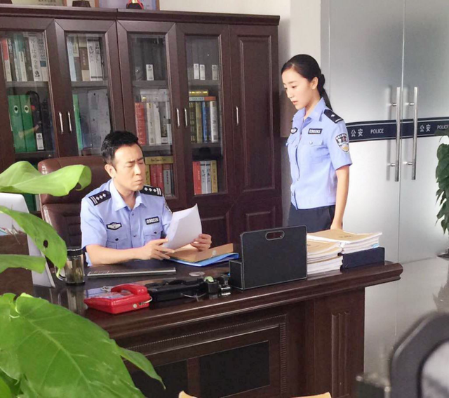 电视剧【凝视黑夜】主题曲歌词、演员表、职员表、剧照