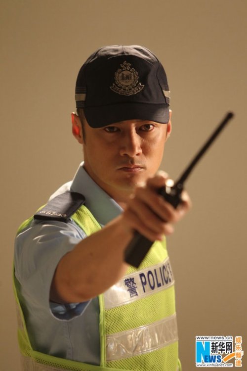 黄秋生余文乐上演"警服诱惑" 戏骨型男造型曝光