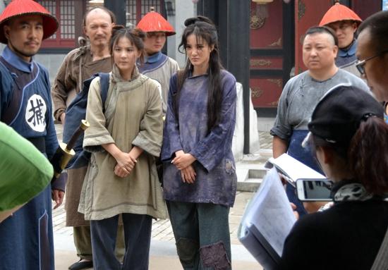 刘雨欣不顾形象演乞丐 装扮邋遢笑翻片场