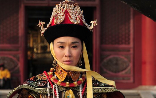 陈丽娜投入演绎《红墙绿瓦》 被赞如慈安附体