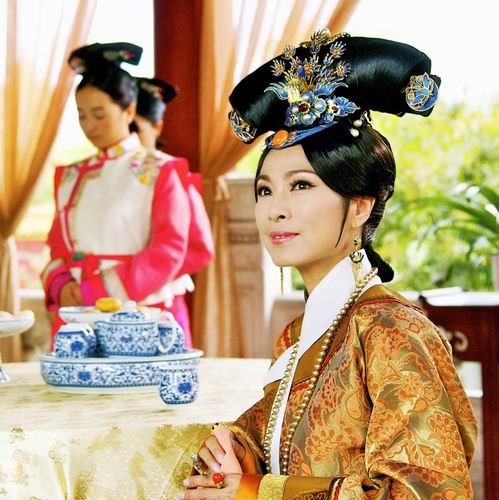 米雪《深宫谍影》思念甘婷婷 体力不支而晕倒