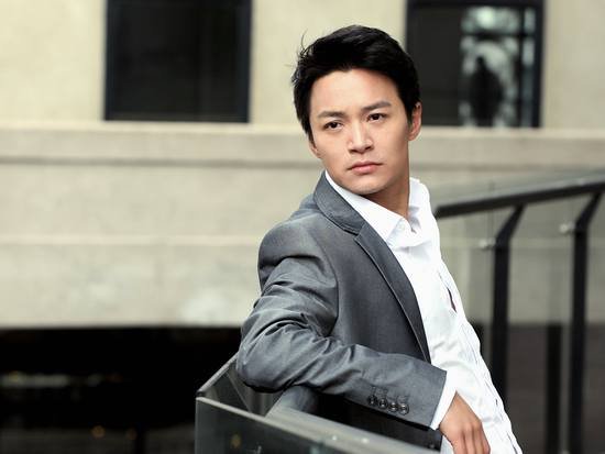 郑国霖出席《飘摇人生》发布会 新戏感情纠葛