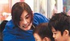 张柏芝带儿子游乐场疯玩 紧张爱子受伤表情狰狞