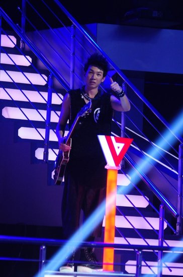 快男白举纲扮猪吃老虎? 破坏游戏规则惹争议