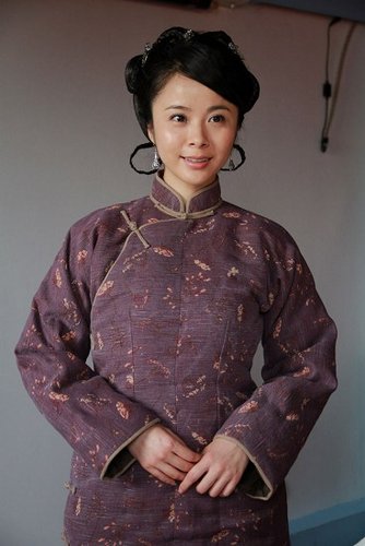 小站风云》日前正在京郊热拍,在剧中饰演女一号高小花的实力派女演员