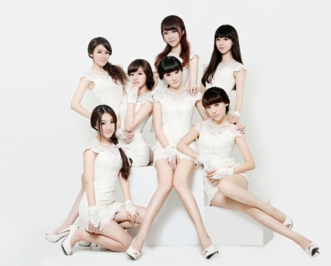 中国风女子组合\七朵\出单曲
