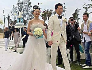大s汪小菲婚礼遭记者炮轰 玩"秘婚"节省经费
