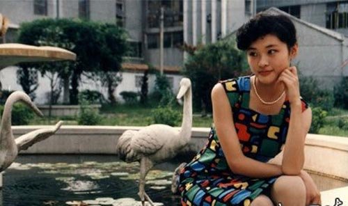 <em>央视女主播周涛</em>嫁富豪 丈夫大8岁做文化产业_