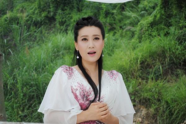 谭晶献唱浪漫故事 微电影《飘香》大结局首发