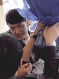 Feng Shao Feng fue golpeado por los fans flores se enfrentan a riesgos