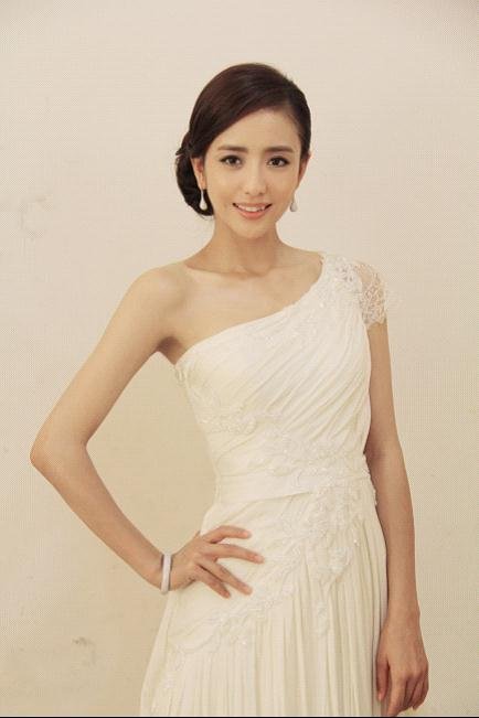 中国大学生电视节闭幕 佟丽娅再现“女神”范