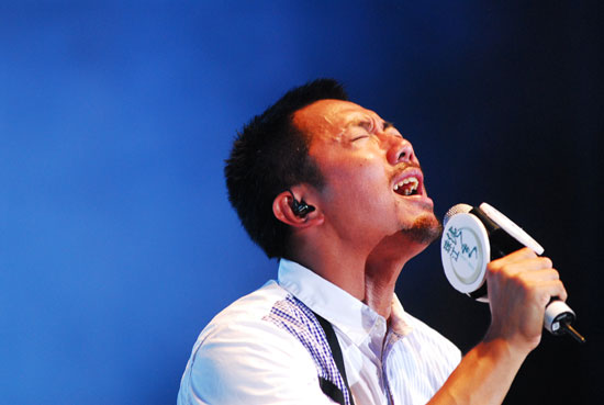 蓝奕邦开音乐会 替刘浩龙开脱：不能单看表面