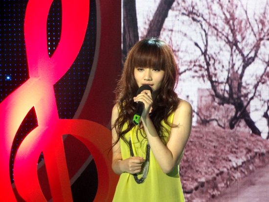 刘惜君杭州录制《周末星派对》 挑战美声唱法