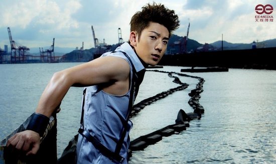 <em>陈翔</em>新歌<em>MV</em>独家首发 被<em>女主角</em>打了20个巴掌_