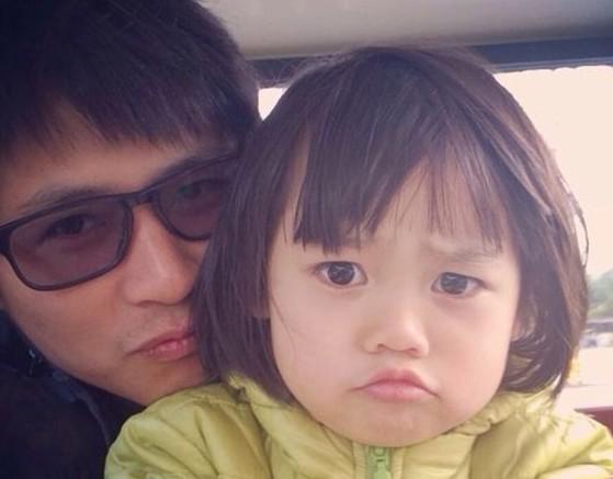 韩寒被曝中秋节深夜机场会赵卓娜 回家共待一晚