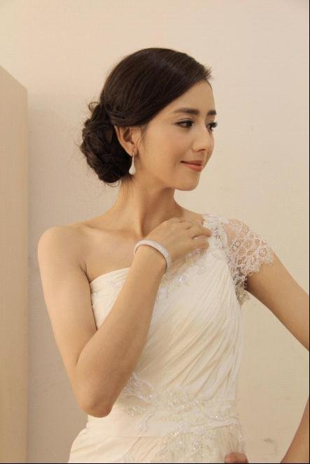 中国大学生电视节闭幕 佟丽娅再现“女神”范