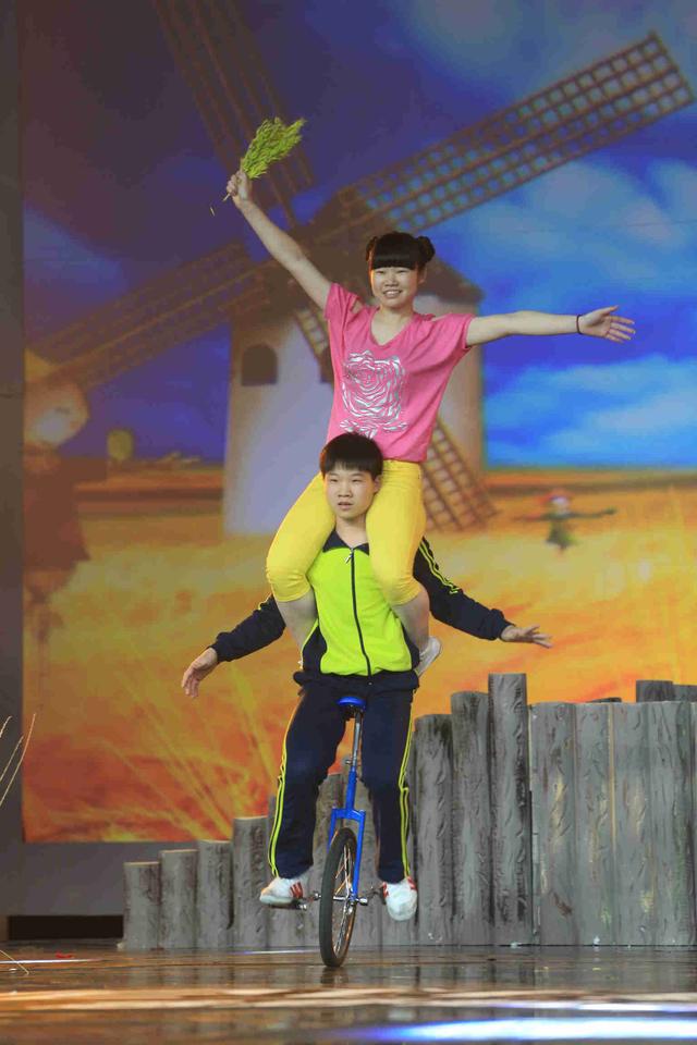 <em>刘家</em>姐弟遗憾止步《<em>达人秀</em>》 自力更生感动网