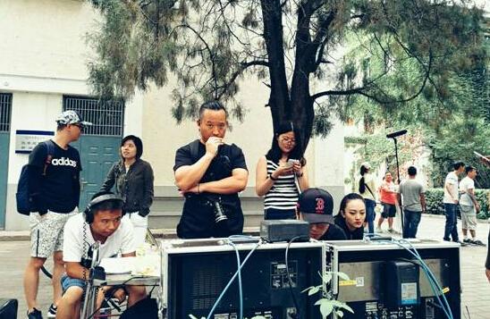 网剧《校花大战外星人》开史上最“槑”校园剧