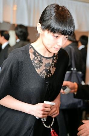 松浦亚弥阔别半年公开露面 瘦骨嶙峋让人担心