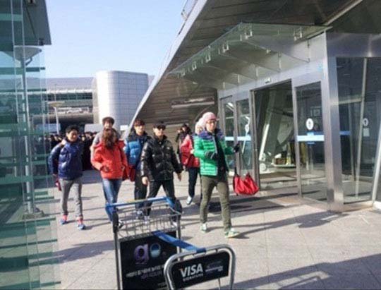《Running Man》成员机场被拍 照片引网友关注