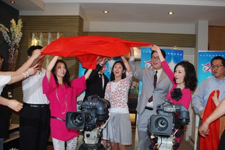 《小菊的春天》深圳开机 柴智屏携颖儿亮相(图)_娱乐_腾讯网