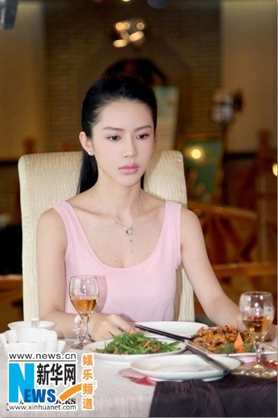 <em>潘霜霜</em>新片挑战演技 <em>性感女神</em>也爱粉嫩小清新