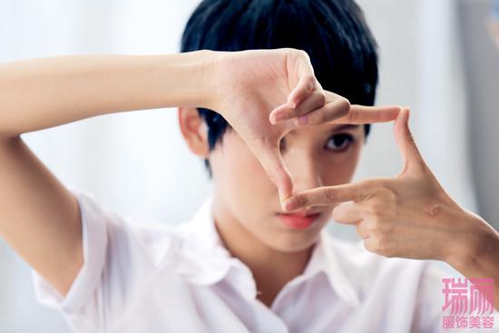 张予曦《青春未央》重返校园 短发痞女迷失青春