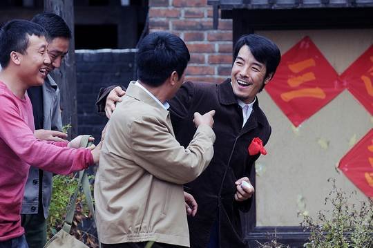 《工人大院》热播 海一天吴越演绎患难夫妻